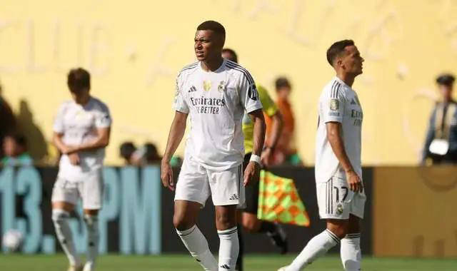 姆巴佩与维尼修斯场上默契不足？皇马球迷质疑：你们能否配合一下？